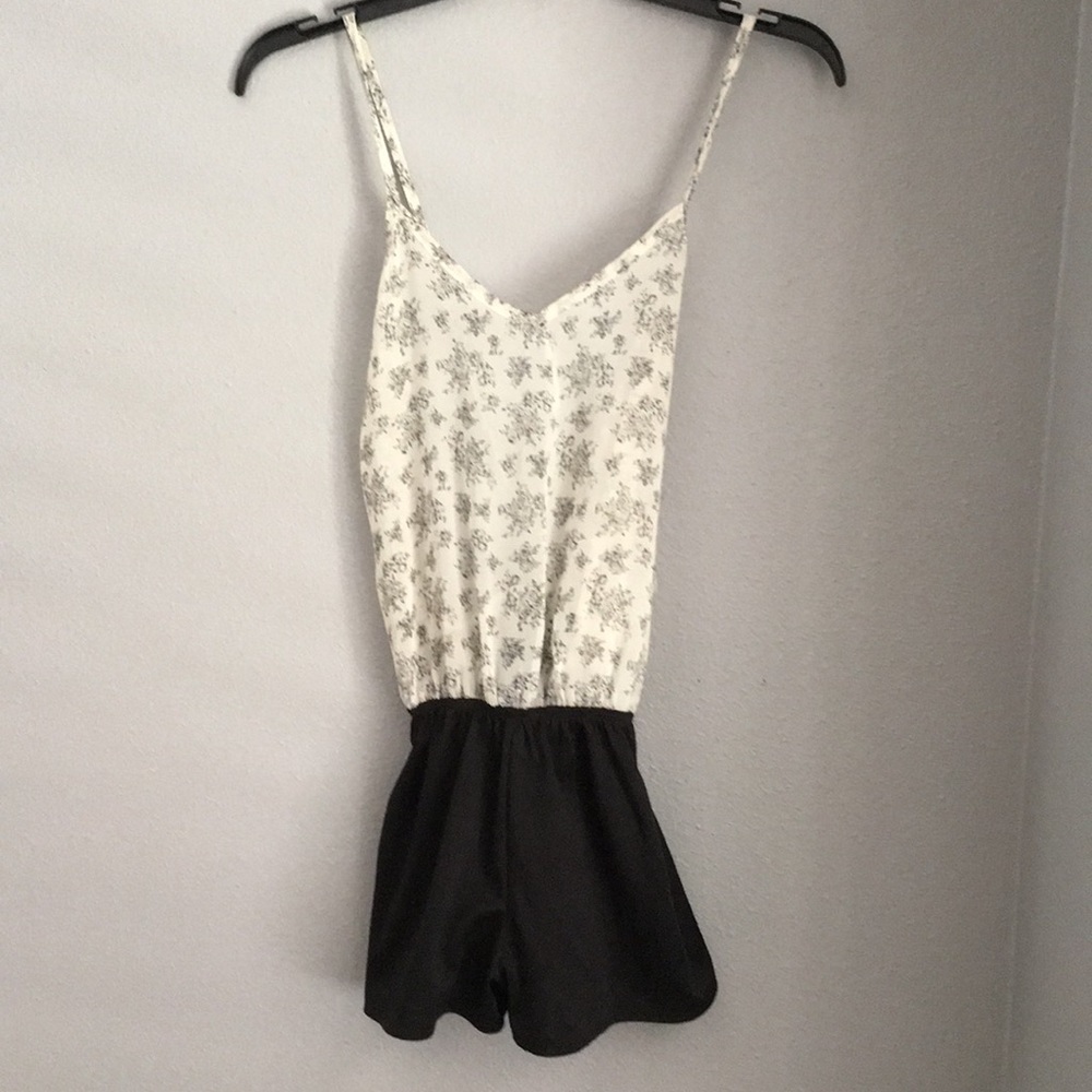 Sale! 💥Romper With Open Criss Cross Strap Back.